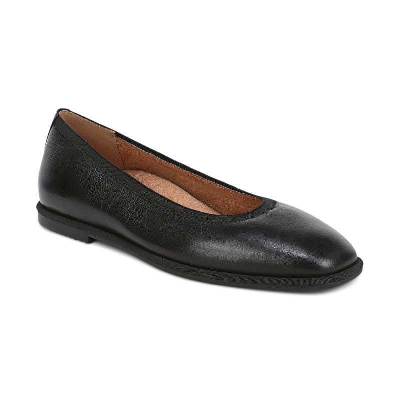 caroll-2.0_blackleather_silo.jpg