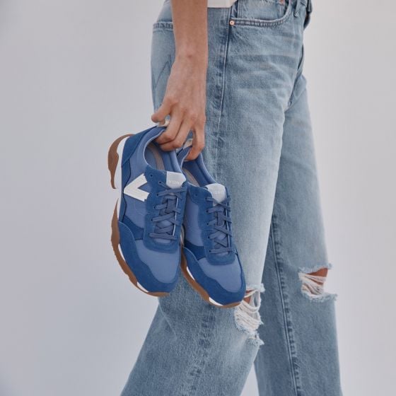 Walk Slim Glide Sneaker